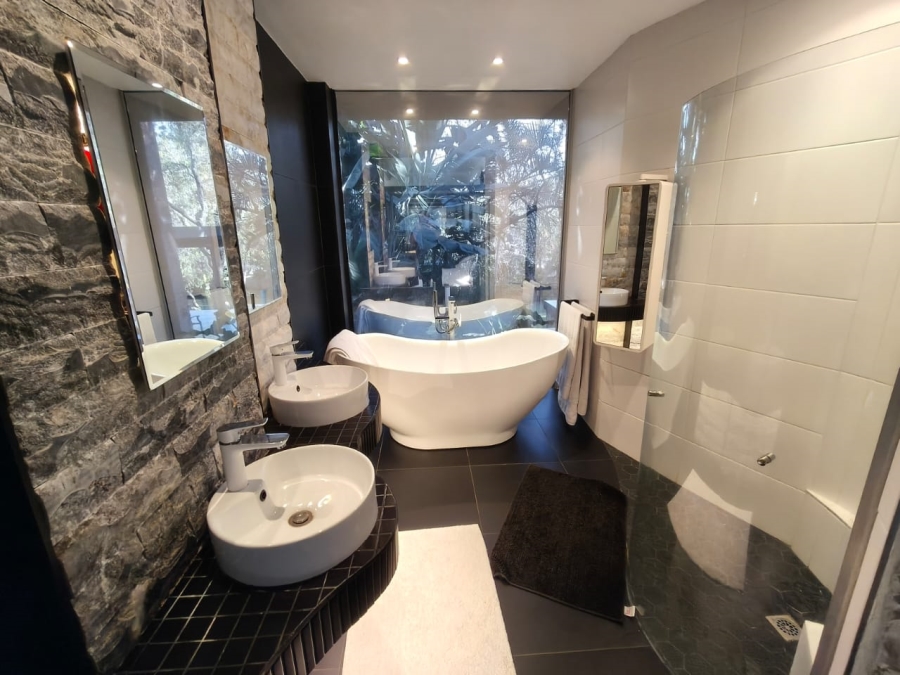 5 Bedroom Property for Sale in Protea Park North West